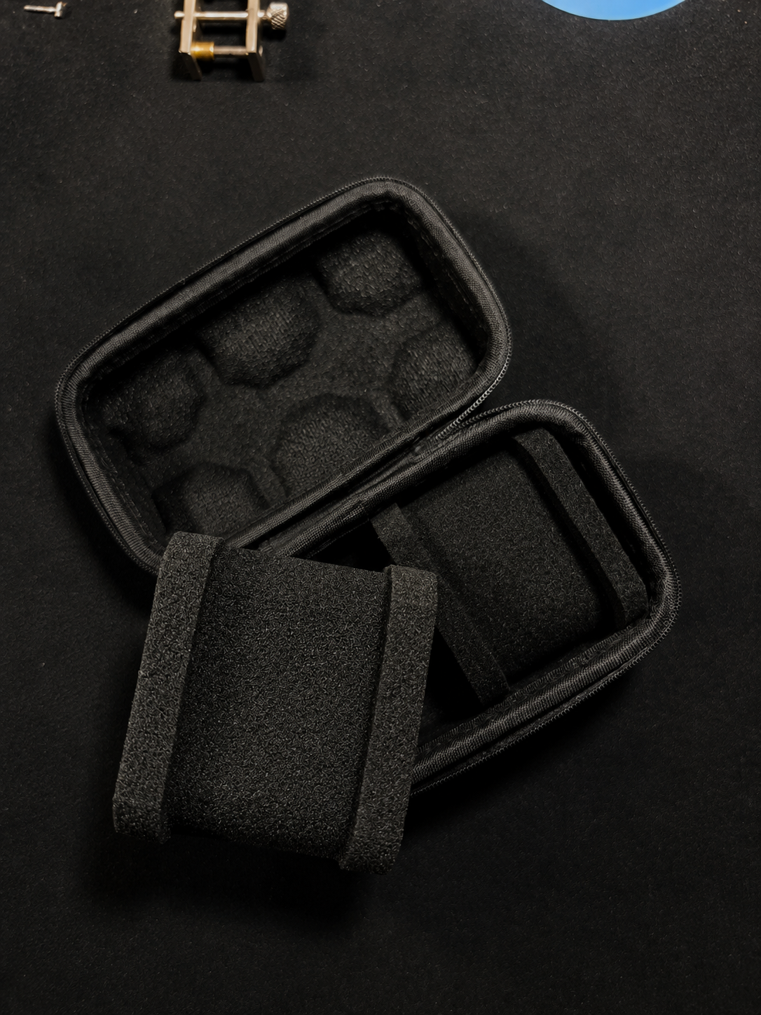 2-Watch EVA Hard Travel Case - packaging